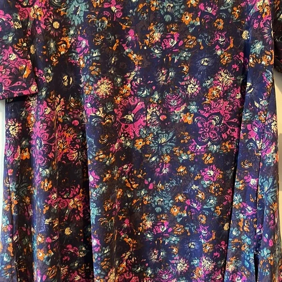 LulaRoe medium perfect t. - Picture 2 of 2